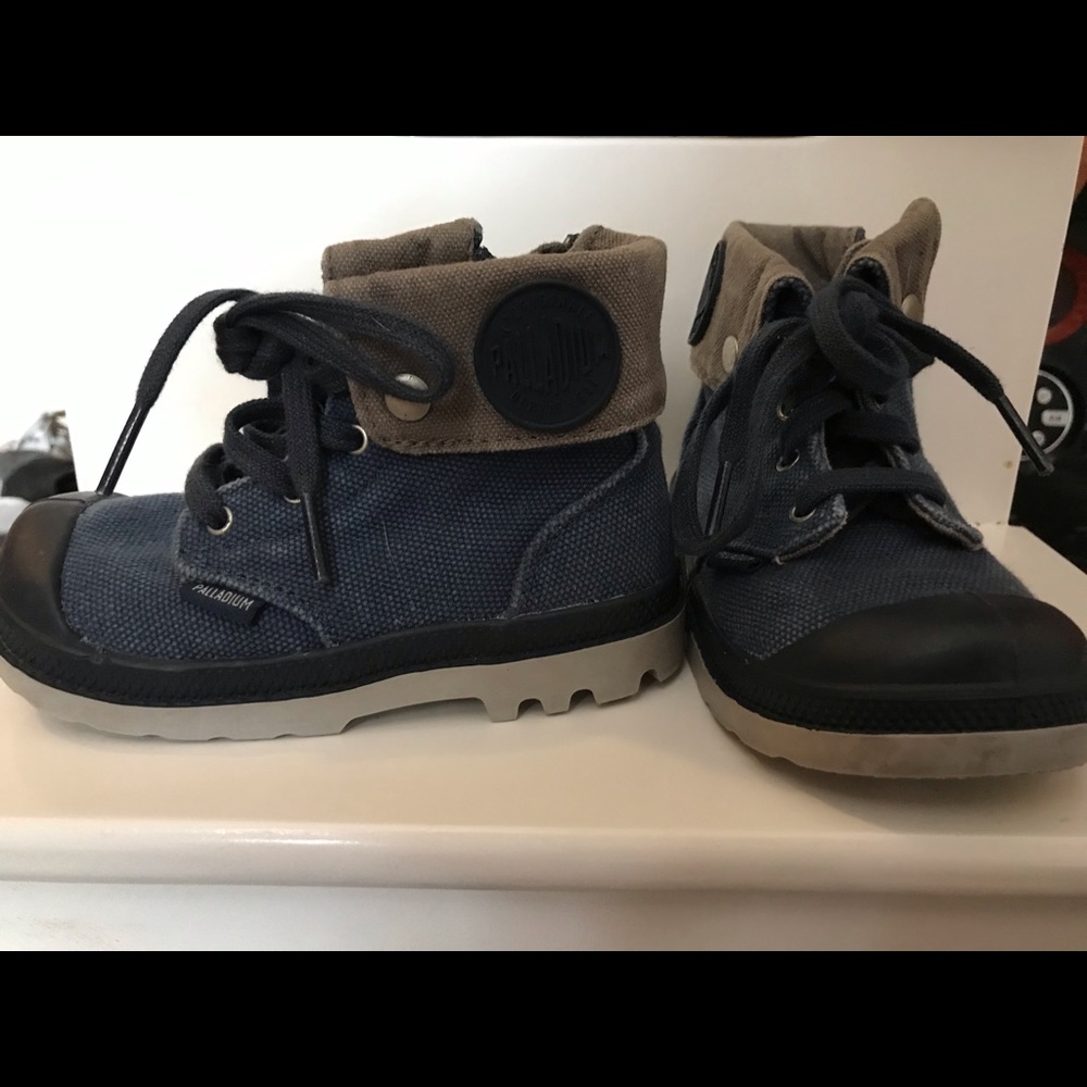 Palladium little girl boots